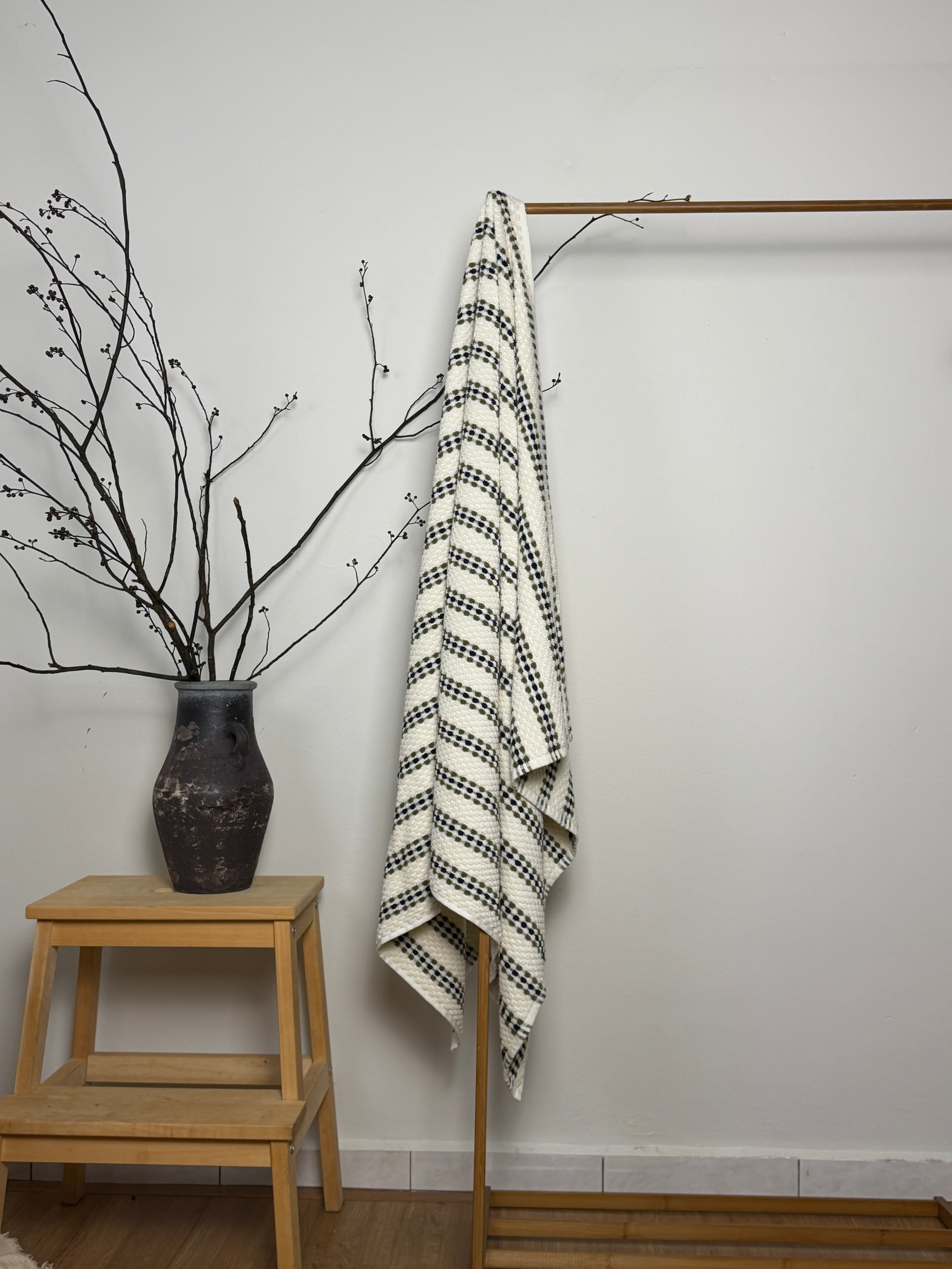 MOSS AND PEBBLE - DOTTED BATH TOWEL